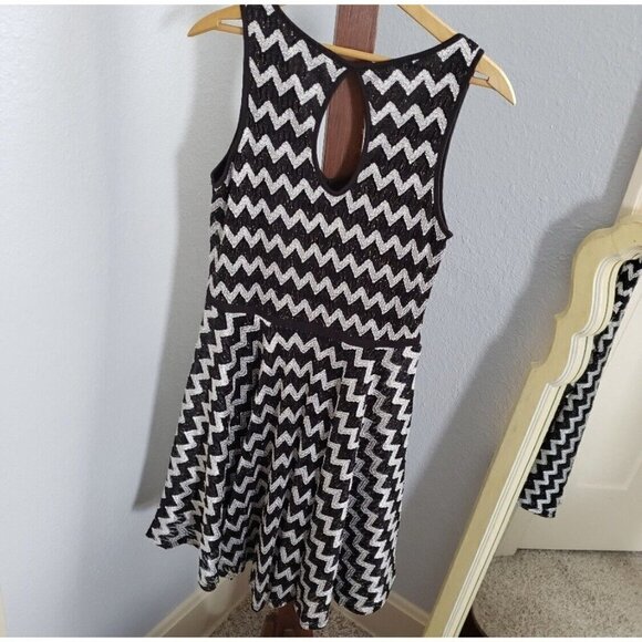 Studio Y Sz XS Black White Chevron Herringbone Lace Fit and Flare Dress Metallic - Picture 15 of 15